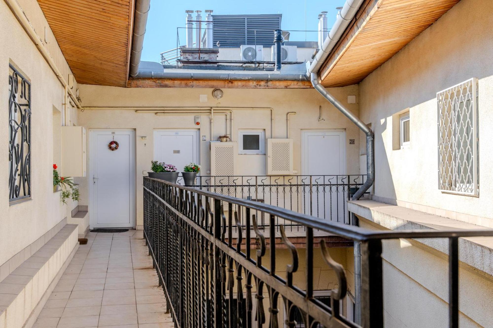 Cozy Flat In The Heart Of Buda Βουδαπέστη Εξωτερικό φωτογραφία
